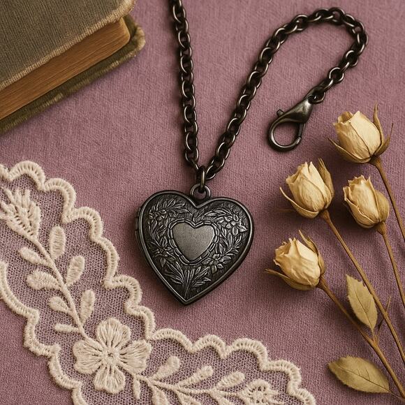 Victorian Vintage Etched Floral Heart Shaped Cottage Locket Whimsygoth Necklace - Picture 1 of 5
